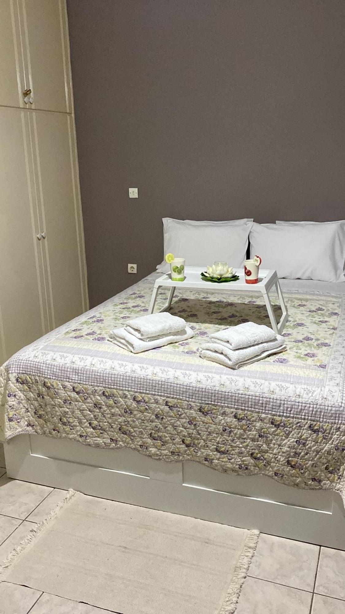 Irinis Apartment In Каламата Екстериор снимка